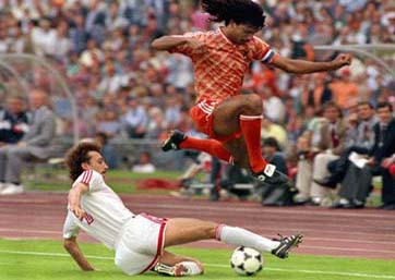 Ruud Gullit - Jump over an opponent